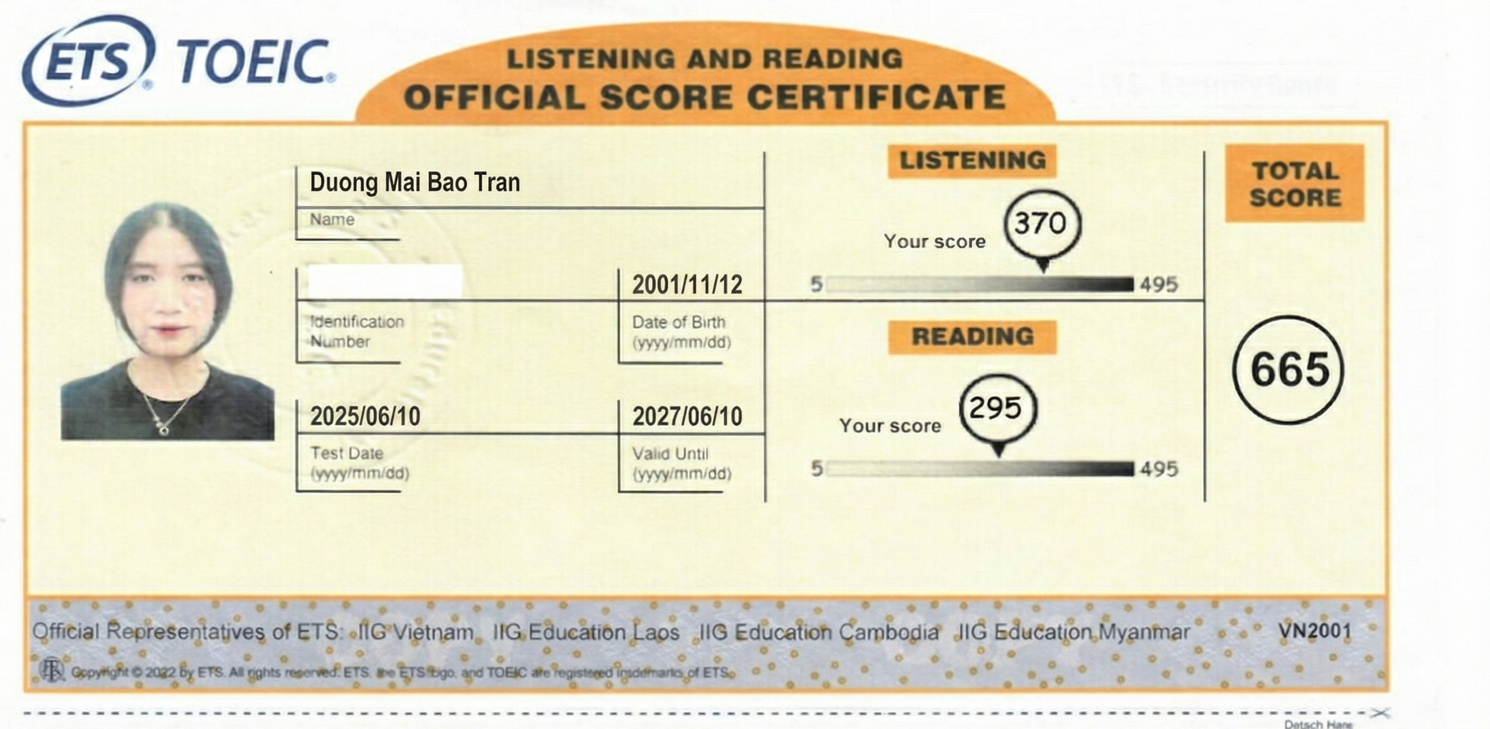 Bảo Trân nhận kết quả TOEIC mục tiêu